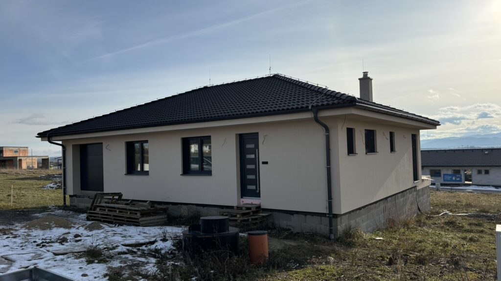 Dom vo svahu v Mlynici