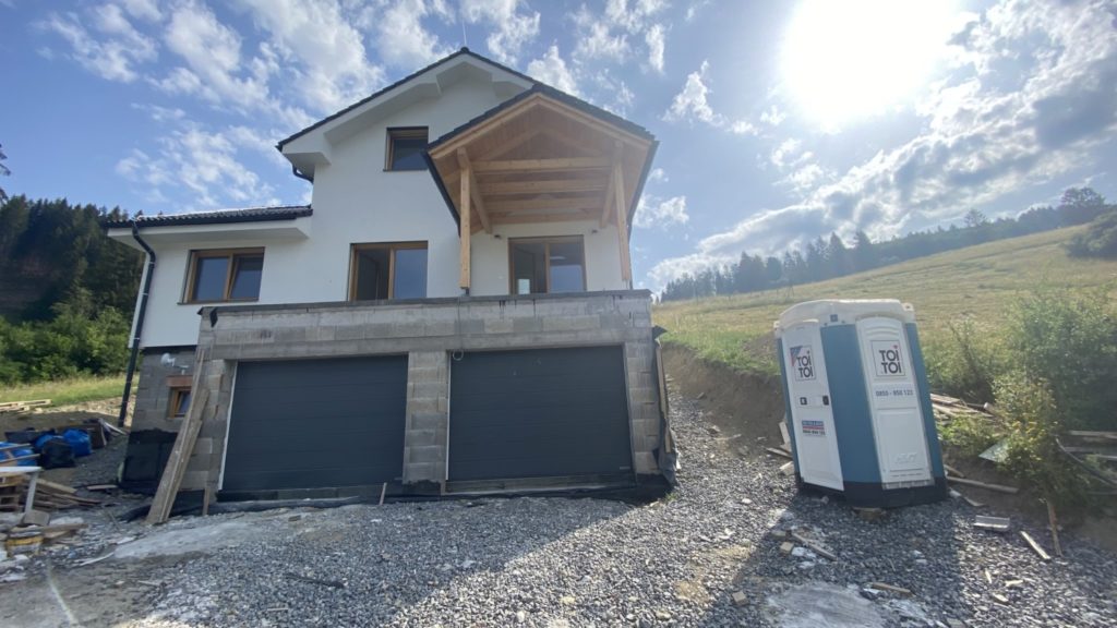 Dom vo svahu projekt Stušková